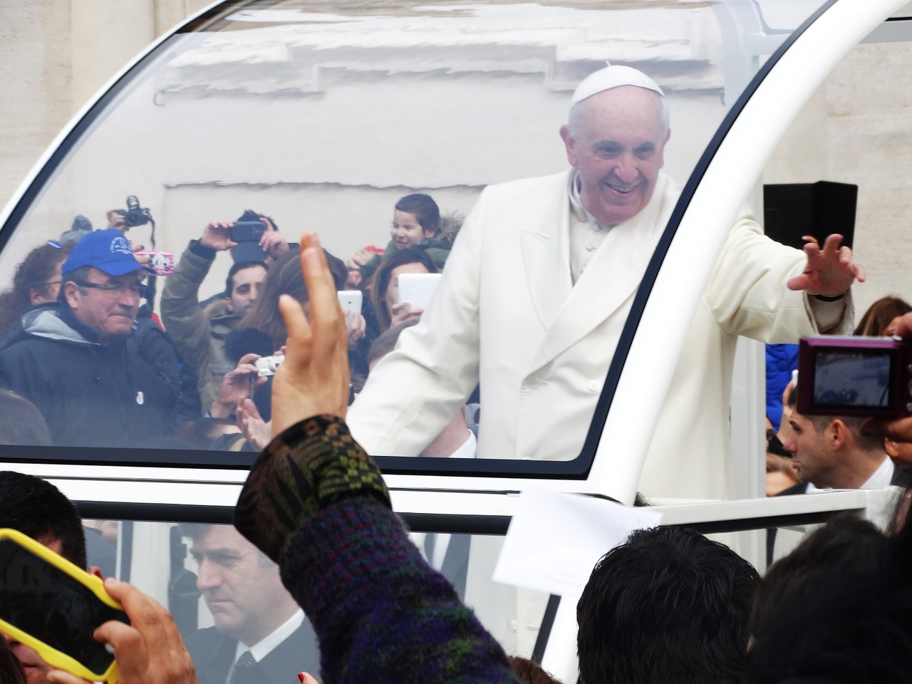 Conheça Fatos e Curiosidades do Papa Francisco Ágape Moda